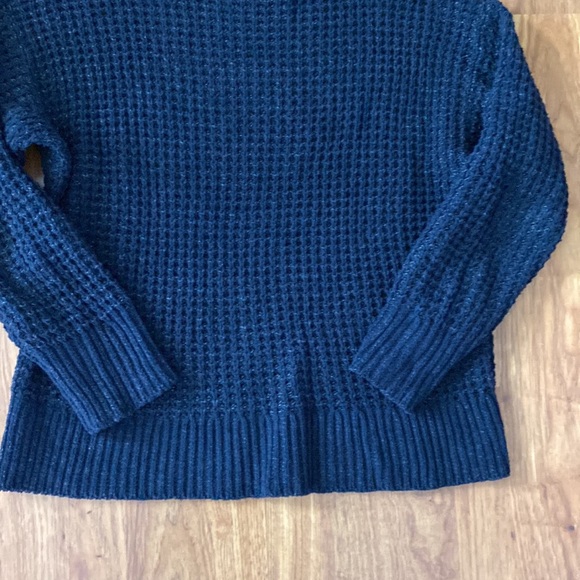 American Eagle mock turtleneck sweater in navy with flecks of white. - Picture 3 of 11